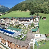 Отель Stock Resort в городе Финкенберг, Австрия