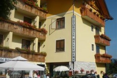 Отель Hotel Ristorante Belvedere Roana в городе Роана, Италия