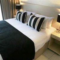 Отель Life Hotels OR Tambo в городе Кемптон Парк, Южная Африка