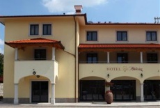 Отель Hotel Malovec в городе Дивача, Словения