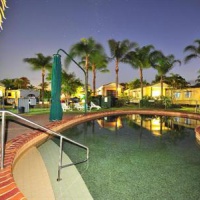 Отель Australiana Top Tourist Park Hervey Bay в городе Саншайн Акрс, Австралия