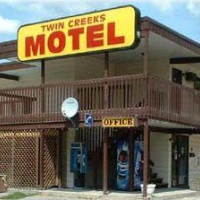 Отель Twin Creeks Motel в городе Ламби, Канада
