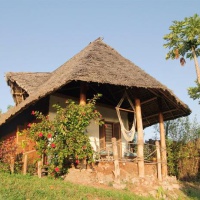 Отель Mabwe Roots Bungalows в городе Нангви, Танзания