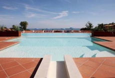 Отель Montecolo Resort Manerba del Garda в городе Манерба-дель-Гарда, Италия