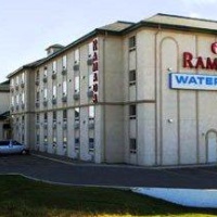 Отель Ramada Inn and Suites Red Deer в городе Ред-Дир, Канада