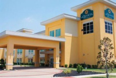 Отель La Quinta Inn Suites Joshua в городе Джошуа, США
