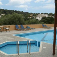 Отель Halases Apartments Kryonerida в городе Alikampos, Греция