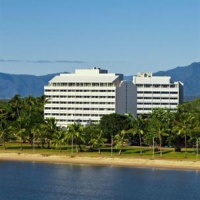 Отель Holiday Inn Cairns Harbourside в городе Кернс, Австралия