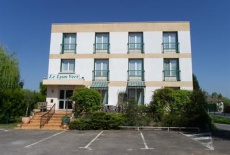 Отель Hotel Le Lyon Vert в городе Коммантри, Франция