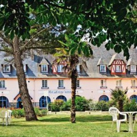 Отель Hotel De Diane Frehel в городе Фреель, Франция