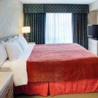 Отель Quality Suites Laval в городе Лавал, Канада