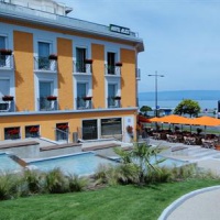 Отель Alize Hotel Evian les Bains в городе Эвиан-ле-Бен, Франция