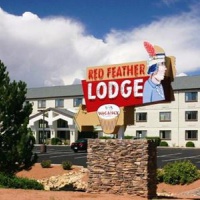 Отель Red Feather Lodge в городе Тасаян, США