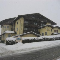 Отель Hotel Landhaus Zillertal в городе Фюген, Австрия