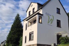 Отель Ferienwohnungen Haus am Wurzlaysteig в городе Нидерфелль, Германия