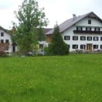 Отель Bauernhof-Pension Zenzlgut в городе Мондзее, Австрия