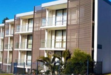 Отель Merrima Court Holiday Apartments Caloundra в городе Моффат Бич, Австралия