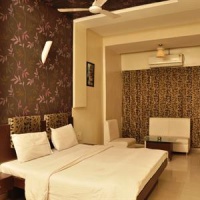 Отель Purohit S Hotel Raj в городе Сурат, Индия