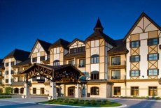 Отель Mountain Grand and Lodge Boyne Falls в городе Бойн Фолс, США