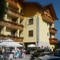 Отель Hotel Ristorante Belvedere Roana в городе Роана, Италия