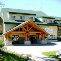 Отель The Coast Hillcrest Resort Hotel в городе Ревелсток, Канада