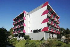 Отель Inter Hotel Au Villancourt в городе Пон-де-Кле, Франция