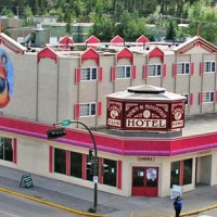 Отель Town and Mountain Hotel в городе Уайтхорс, Канада