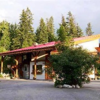 Отель Kapristo Lodge в городе Голден, Канада