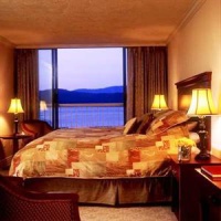 Отель Oceanfront Suites at Cowichan Bay в городе Коуичен Бэй, Канада
