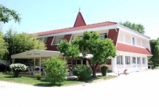 Отель Castrum Termal Kemping Lenti в городе Ленти, Венгрия