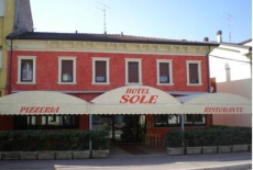 Отель Albergo Pizzeria Sole в городе Сан-Джованни-Лупатото, Италия