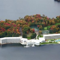 Отель L'Esterel Resort в городе Эстерель, Канада