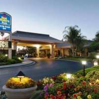 Отель BEST WESTERN PLUS South Coast Inn в городе Голета, США