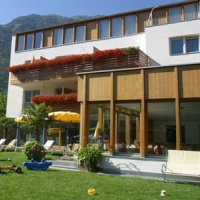 Отель Familienhotel Alpenhof в городе Натурно, Италия