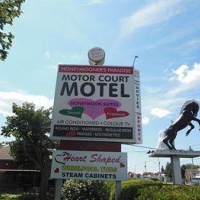Отель Motor Court Motel в городе Лондон, Канада
