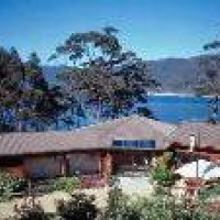 Отель Osprey Lodge Beachfront B&B в городе Иглхок Нек, Австралия