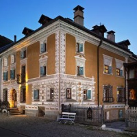 Отель Chesa Salis Romantik Hotel & Restaurant в городе Ла-Пунт-Чамуэшч, Швейцария