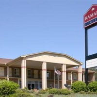 Отель Travelers Inn and Suites Forest City в городе Форест Сити, США