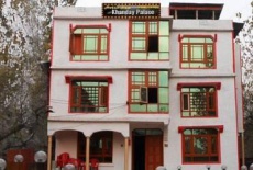 Отель Hotel New Khanday Palace в городе Шринагар, Индия