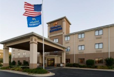 Отель Holiday Inn Express Marshall в городе Маршалл, США