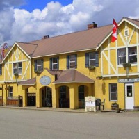 Отель The Wells Hotel в городе Уэлс, Канада