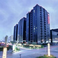 Отель Ramada Hotel & Suites Ajman в городе Аджман, ОАЭ