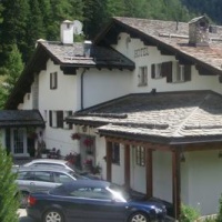 Отель Hotel Zarera Poschiavo в городе Поскьяво, Швейцария