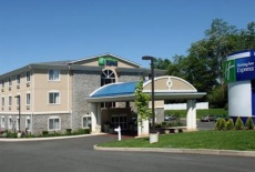 Отель Holiday Inn Express Newington в городе Ньюингтон, США