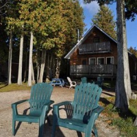 Отель Cedars of Lake Eugenia - Cottage Resort в городе Грей Хайлендс, Канада