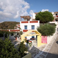 Отель St George Studios & Apartments в городе Батси, Греция