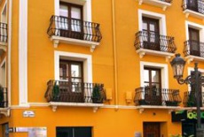 Отель Apartamentos Laila в городе Барбастро, Испания