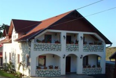 Отель Pensiunea Sovirag Transylvania в городе Sic, Румыния