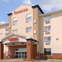 Отель Ramada Inn & Suites - Airdrie в городе Эйрдри, Канада