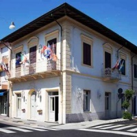 Отель La Petite Maison Hotel Viareggio в городе Виареджо, Италия
